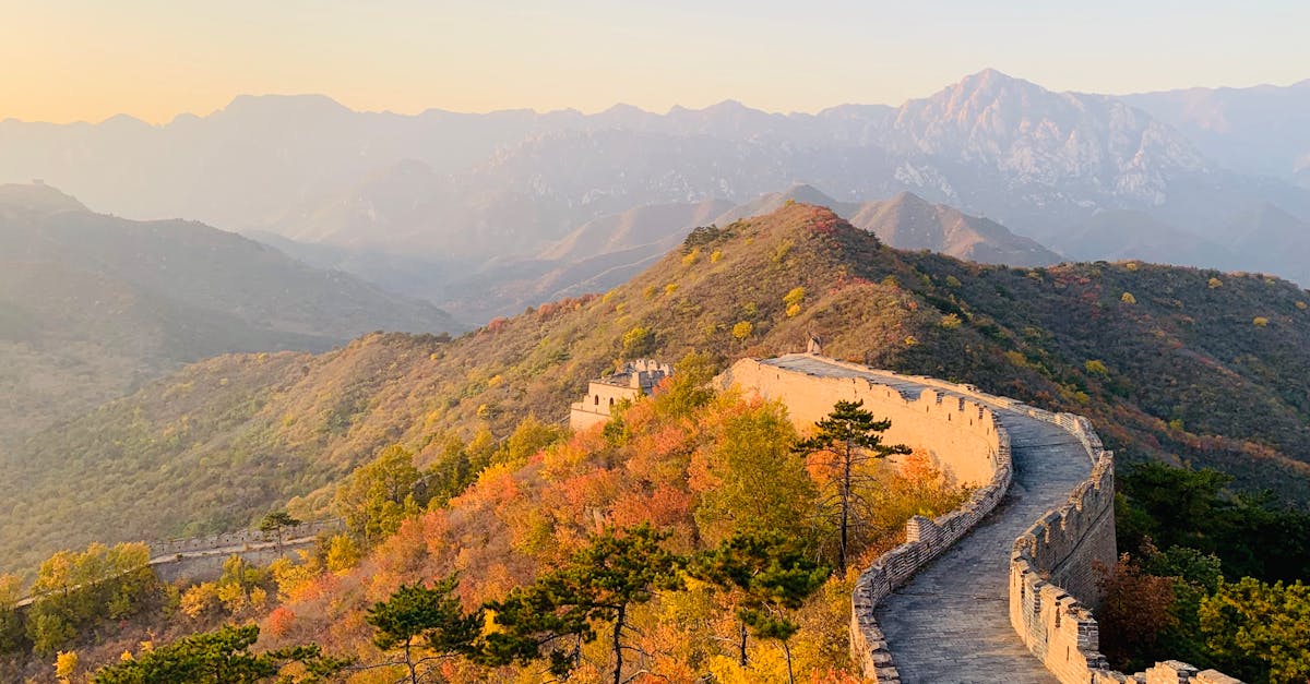 explore the majestic great wall on an exhilarating hiking adventure. discover the history and stunning landscapes on your journey through this iconic wonder of the world.