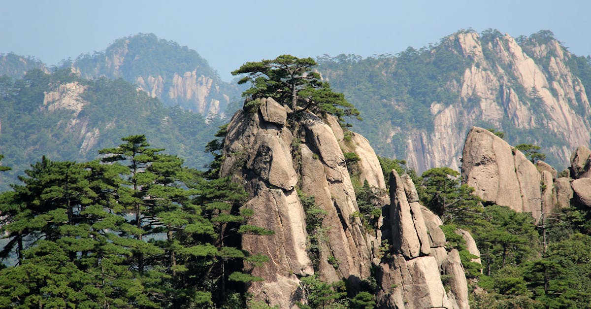 explore the stunning beauty of huangshan, a unesco world heritage site known for its majestic granite peaks, picturesque pine trees, and mystical clouds, making it a must-see destination for nature enthusiasts and hikers.