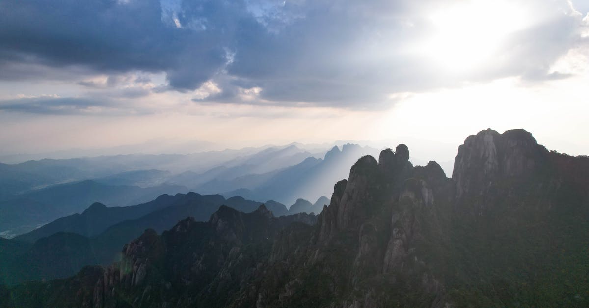 discover the breathtaking beauty of huangshan, a unesco world heritage site known for its granite peaks, ancient pine trees, and mystical atmosphere.