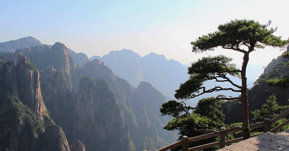 explore the stunning beauty of huangshan, a unesco world heritage site in china known for its breathtaking landscapes, ancient pine trees, and mystical sea of clouds.
