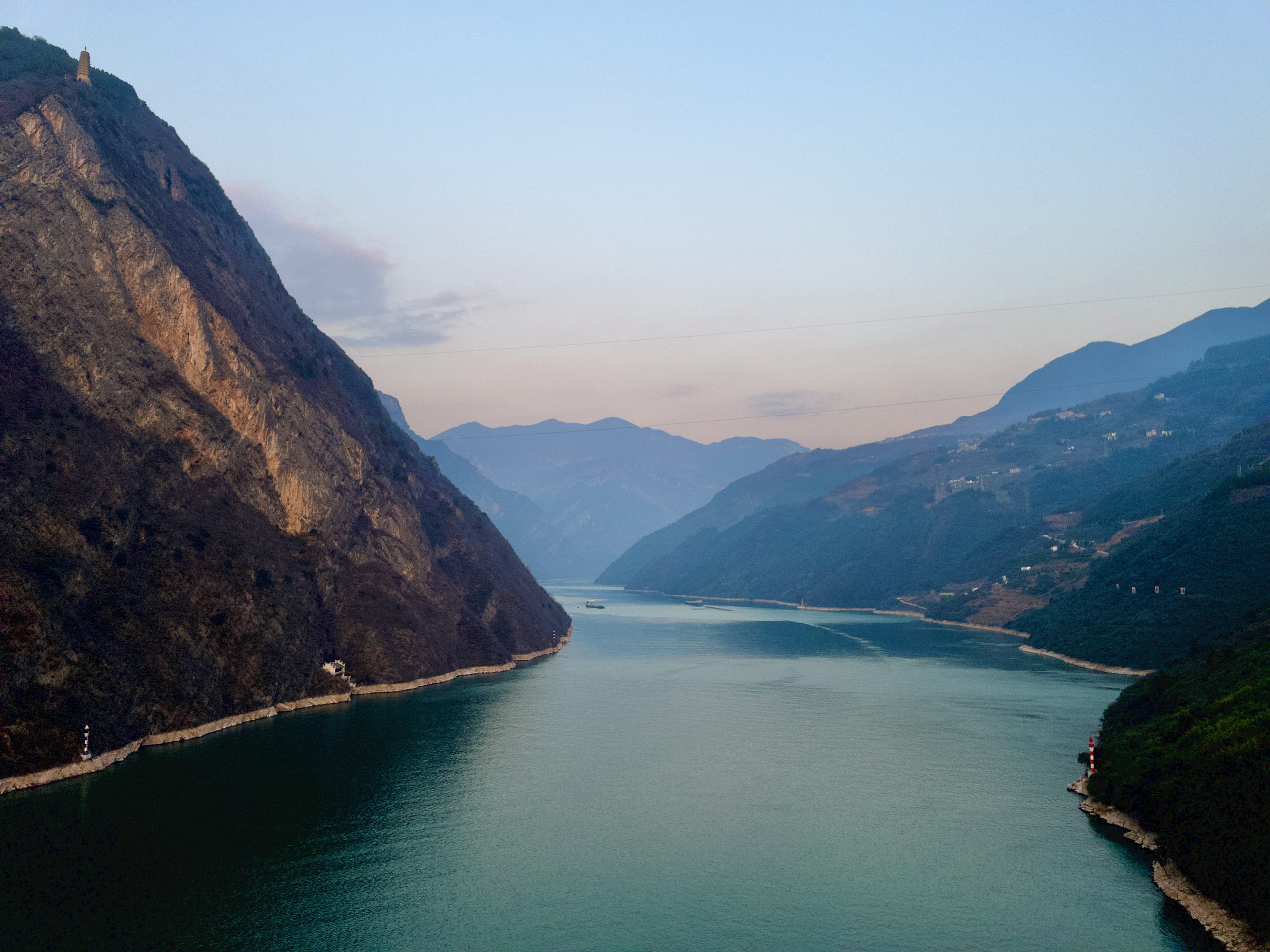 explore the magnificent yangtze river, the longest river in asia, and discover its natural beauty and cultural significance in china.